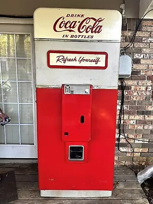 Coca Cola Machine Vendo Model 144 • $850