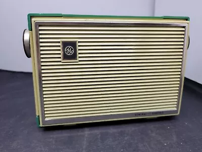$90 • Buy Vintage Rare General Electric Model P-673 Vacuum Tube AM Radio (Working)