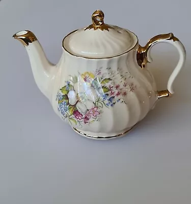 Vintage Sadler Porcelain Floral Teapot For 1 With Gold Trim Swirl Rib • £5.99