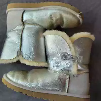 Metallic Bailey Button Ugg Boots Womens 6 Sheepskin Silver Winter Slip On Shoes • $29.99