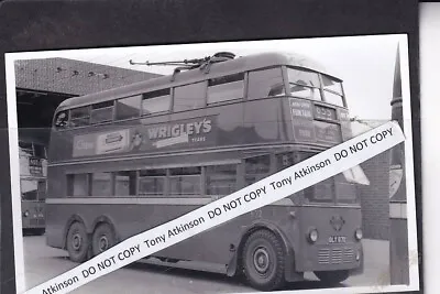 London Transport - F1 Type Trolley Bus No. 672 On Route 655  - Photo  # B10611 • £1