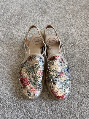 $29.74 • Buy Toni Pons Women’s Size 39 Floral Sequin Espadrille Wedge Sandals