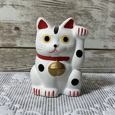 MANEKI NEKO BECKONING CAT Handpainted Pottery White Color Japan • $13.99