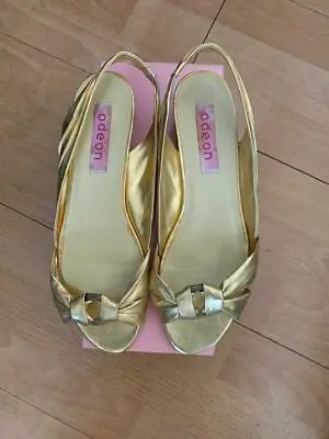 Gold Shoes Size 6 • £5