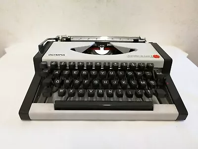 Olympia Travellers Luxury Typewriter S • £82.01