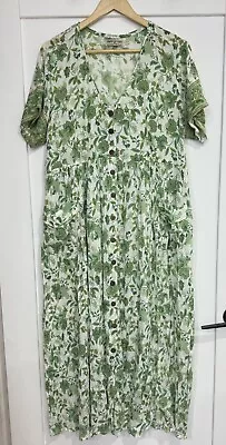 TREE OF LIFE Floral Short Sleeve Dress Button Through Sz M Green White • $35