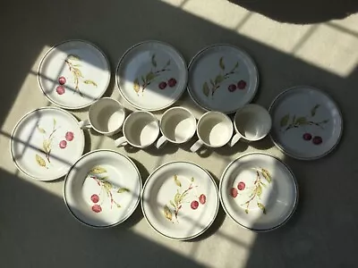 Barratts Of Staffordshire England X 5 Coups X 5 Side Plates X 3 Small Bowls • £5