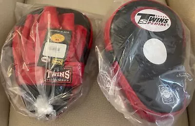 Focus Mitts Twins Special PML-10 BK/RD Red Curved PAIR (2) Leather Muay Thai • $139