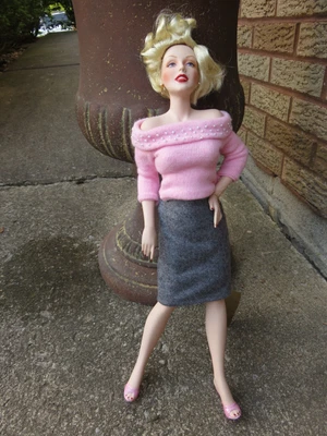 MARILYN MONROE FRANKLIN HEIRLOOM  PINK SWEATER GIRL  DOLL (Read Below) • £31.72