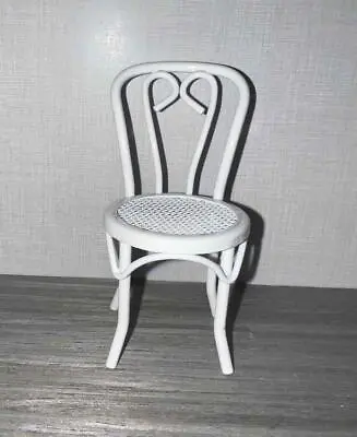 Miniature Dollhouse 1:12 Scale - White Patio Chair - S8501 • $8.49