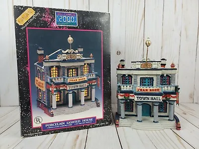 🎉Lemax Year 2000 Town Hall Millennium Celebration Christmas Lighted House  • $39.99