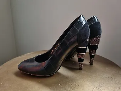 Salvatore Ferragamo Sz 39 8.5 Black Womans Heel Snakeskin Stacked Pumps Stiletto • $85