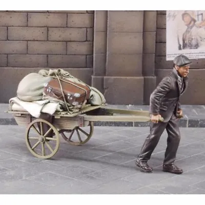 1:35 Resin Figure Model Kit WW II Civilians Pulling Carts Unassembled Unpainted • $16.11