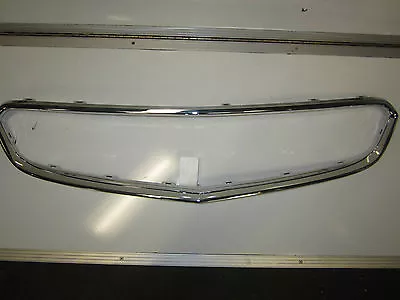 HOLDEN COMMODORE VF SS SV6 SSV FRONT GRILLE SERIES 2 CHROME SURROUND NEW Genuine • $129