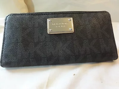 Michael Kors Zip Around WalletBlack • $17.99