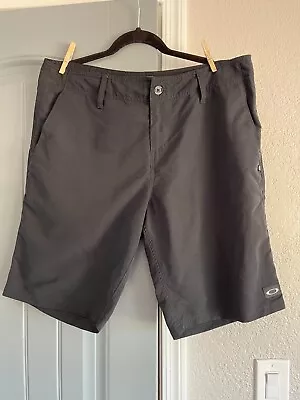 OAKLEY Men's Golf Shorts Solid Black Size 36 Polyester Pockets Logo • $17.47