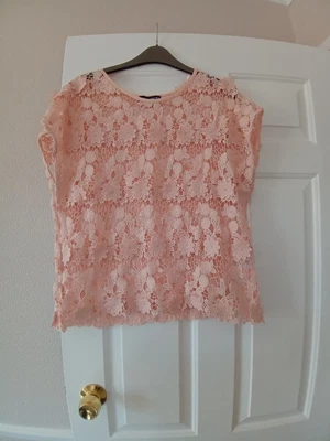 £2 • Buy Beautiful Peach Coloured Lace Top Size M= Size 12