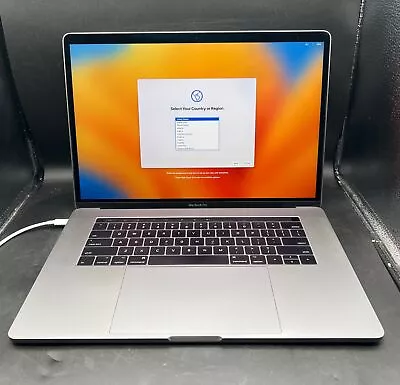 MacBook Pro Retina 15.4-inch (2017) - Core I7 16GB - SSD 256GB • $349.99