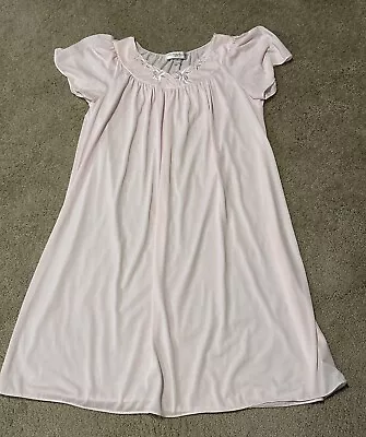 *NEW WITHOUT TAG* Miss Elaine Classics Size S Pink Embroidered Flower Nightgown • $25