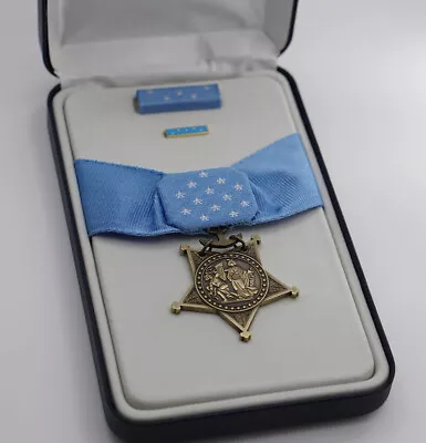 Medal Of Honor (Navy) With Case-Replica • $55