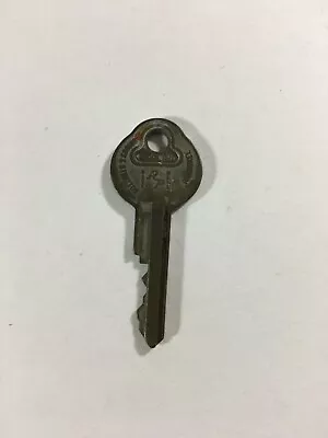 VINTAGE GM GENERAL MOTORS IGNITION KEY Round Head #8695 • $9.17