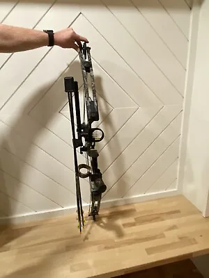 Compound Bow And Arrow Hunting • $200