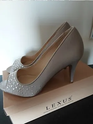 £35 • Buy Ladies Taupe Shoes Size 8 Wide Fit