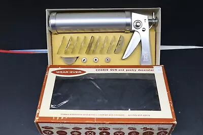 VINTAGE WEAR-EVER COOKIE GUN AND PASTRY DECORATOR 9 Discs 3 Tips Very Nice • $35