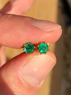 Stunning Vintage Natural Colombian Emerald Stud Gold Earrings 15ct Gold • £54