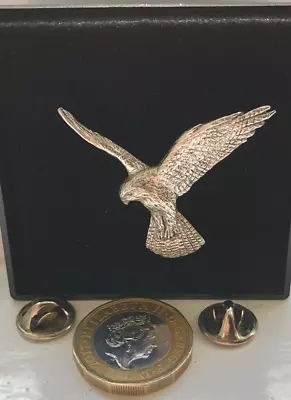 Falcon Bird Real Pewter Pin Badge - Made In Uk - Gift- New • £5.99