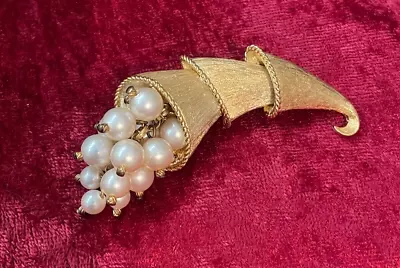 Kramer Brooch Faux Pearl Gold Tone Cornucopia Horn Of Plenty GrannyCore • $34