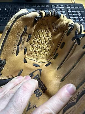 Mizuno Prospect Power Close GPP 1102 RHT 11  Youth Baseball Glove Mitt • $22