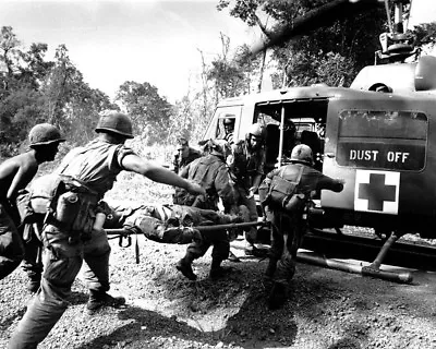 U.S. Medevac Helicopter Picking Up Wounded Soldiers 8 X10  Vietnam War Photo 306 • $7.43