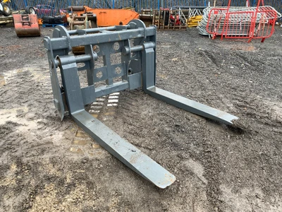 £2000 • Buy Volvo Quick Hitch L150, 180, 220 Pallet Forks- Used - Price £2000.00 + VAT @ 20%