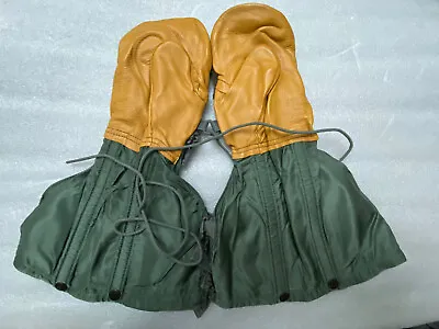 US. Military  Insert Mitten Set Flyer’s Cold WeatherSize MediumNew • $37