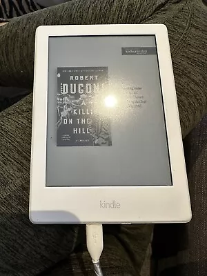 Amazon Touchscreen Kindle (8th Generation) Wi-Fi 6in - White • £20