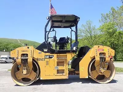 2015 Cat Caterpillar Cb44b Tandem Smooth Drum Vibratory  Roller • $29900