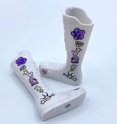 Bratz Moxie Girlz Doll Lot Mga Shoes Art-titude White Boots • $2.99