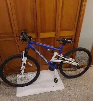 Genesis V2900 Blue Mountain Bike -- Barely-Used 7 Trigger Gears Power V-Brakes • $130