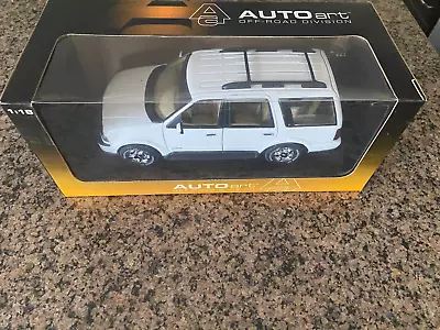 1/18 Autoart 72761 Lincoln Navigator White • $119.99