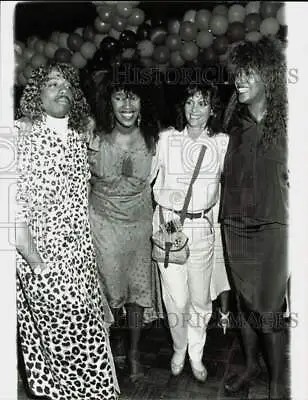 1985 Press Photo Rick James Lesley Ann Warren & Two Pointer Sisters At Party • $16.99