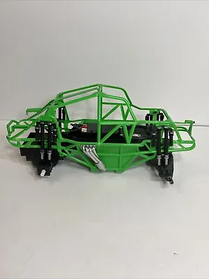 Spin Master Monster Jam GRAVE DIGGER RC 1:15 Scale Roll Cage Green Frame Roars • $18.95