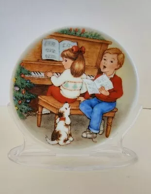 1992 Hallmark Sweet Holiday Harmony Plate Ornament With Stand  • $10