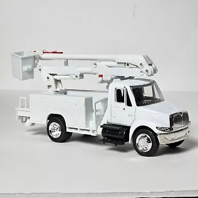 NewRay 15913E 1:43 Utility - International 4200 Maintenance Truck White • $13.75