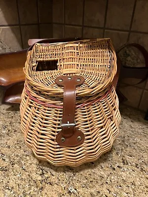 VINTAGE AUTHENTIC WICKER TROUT FISHING BASKET Vinyl Straps Great Condition Decor • $24.99