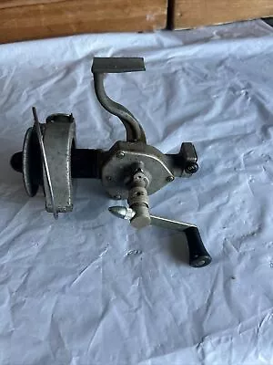 Pflueger Pelican 1020 Spinning Reel Made In USA Akron Ohio • $20