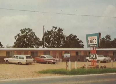 Lakeview Lodge Old Cars 1960 Impala Decor Furniture Hermitage Missouri Postcard • $4.95