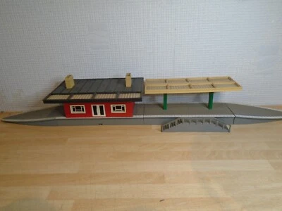 £8 • Buy Hornby Oo Gauge Station 