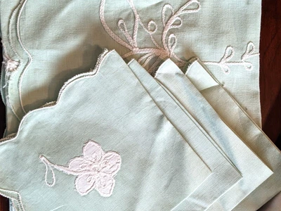 $14.99 • Buy Vintage Card Tablecloth Hand Embroidered & Appliqué W/4 Napkins Linen Soft Green