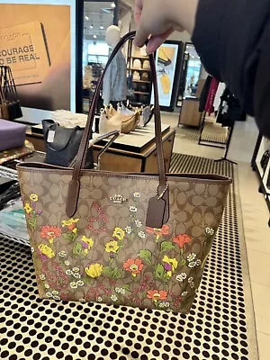 NWT Coach City Tote In Signature Canvas With Floral Print CR165 • $199
